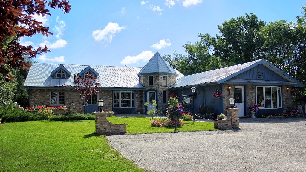 B & B Chateau des Sages | 327 Rue Sabourin, Saint-Pierre-Jolys, MB R0A 1V0, Canada | Phone: (204) 433-3202