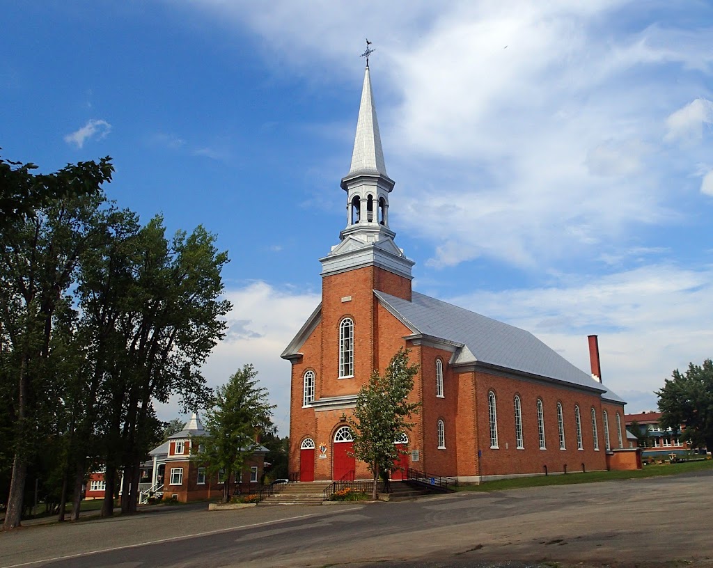 Église Saint-David-de-Sully | 524-538 Rue de la Fabrique, Pohénégamook, QC G0L 1J0, Canada | Phone: (418) 862-2805 ext. 370