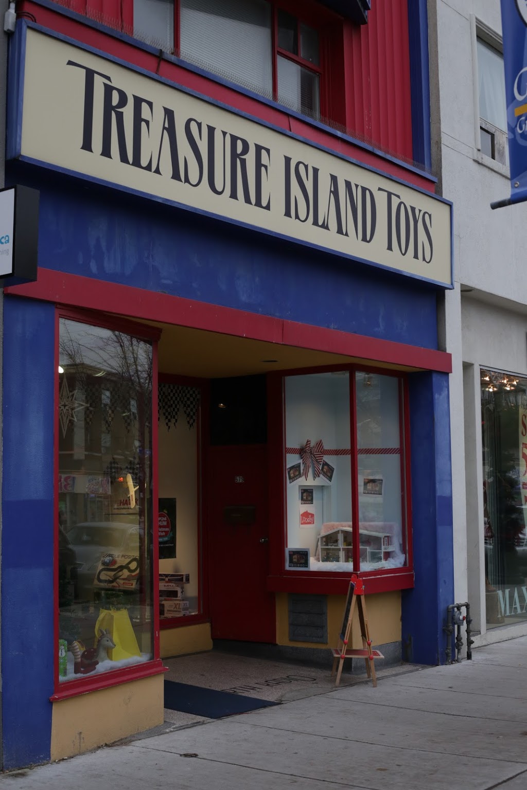 Treasure Island Toys Ltd | 581 Danforth Ave, Toronto, ON M4K 1P9, Canada | Phone: (416) 778-4913