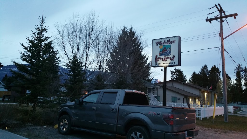 The Paddlers Inn | Box 322, 8865 Grainger Rd, Canal Flats, BC V0B 1B0, Canada | Phone: (250) 349-5571