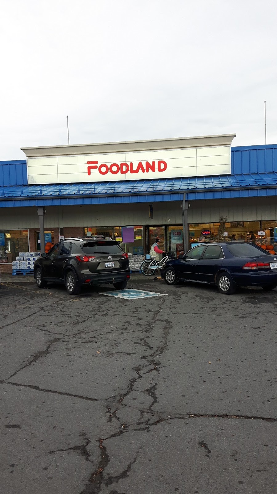 Foodland - Iroquois | 37 Plaza Dr, Iroquois, ON K0E 1K0, Canada | Phone: (613) 652-4814