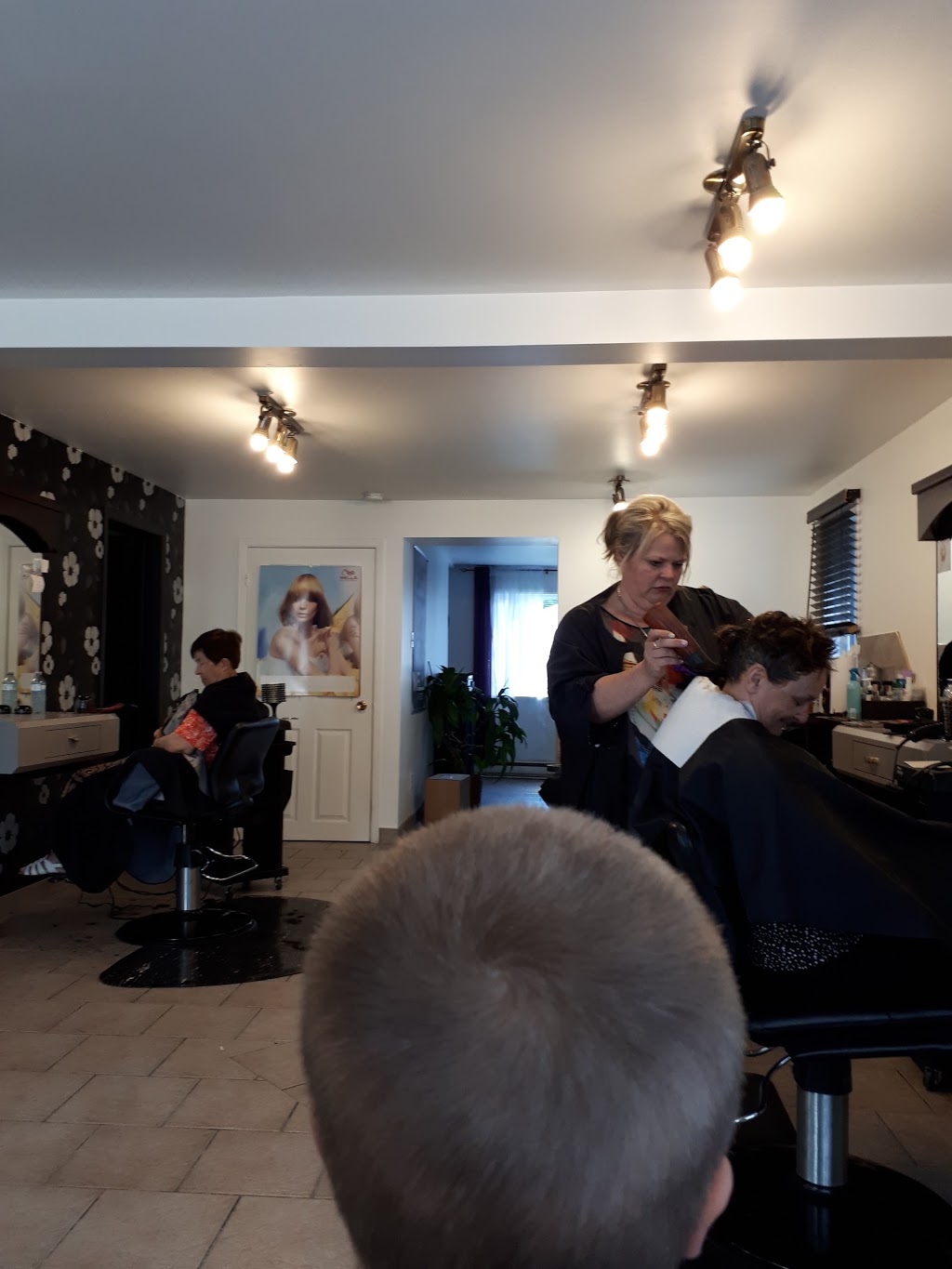 Salon Leblanc Enr | 101 Rue Maurault, Pierreville, QC J0G 1J0, Canada | Phone: (450) 568-3558