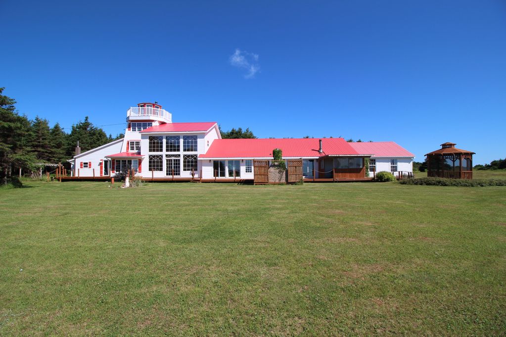 The Laughing Lighthouse | 122 Travalot Dr, Tignish, PE C0B 2B0, Canada | Phone: (902) 497-0102