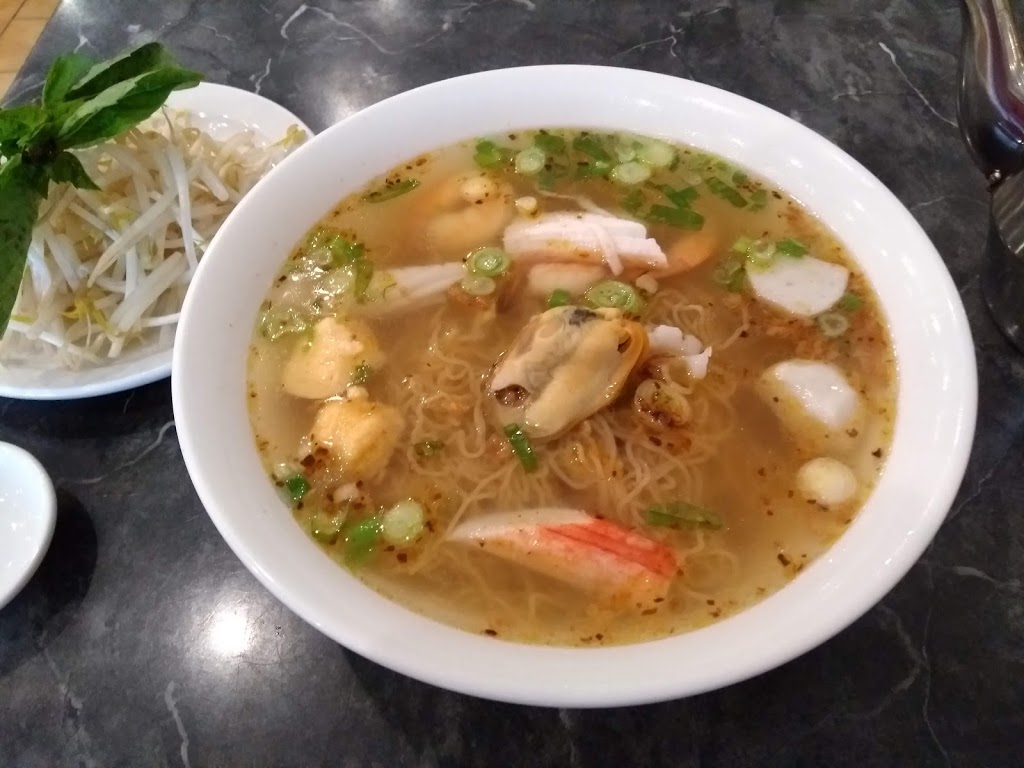 Phở Moonlight | 442 Hazeldean Rd, Kanata, ON K2L 1V2, Canada | Phone: (613) 836-6658