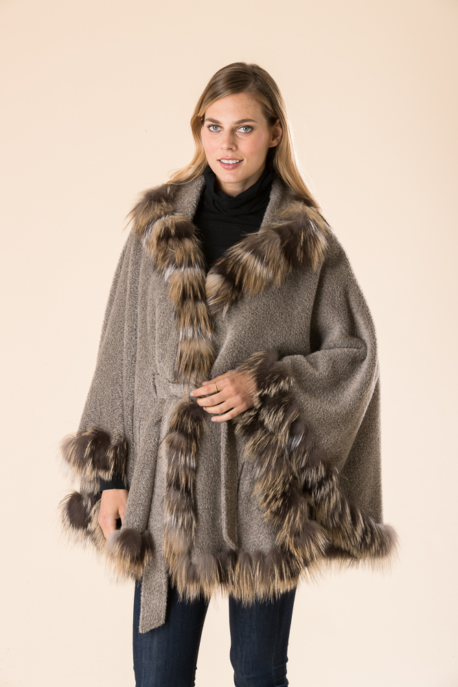 Kahnerts furs + outerwear | 2078 Avenue Rd, North York, ON M5M 4A6, Canada | Phone: (416) 781-8472