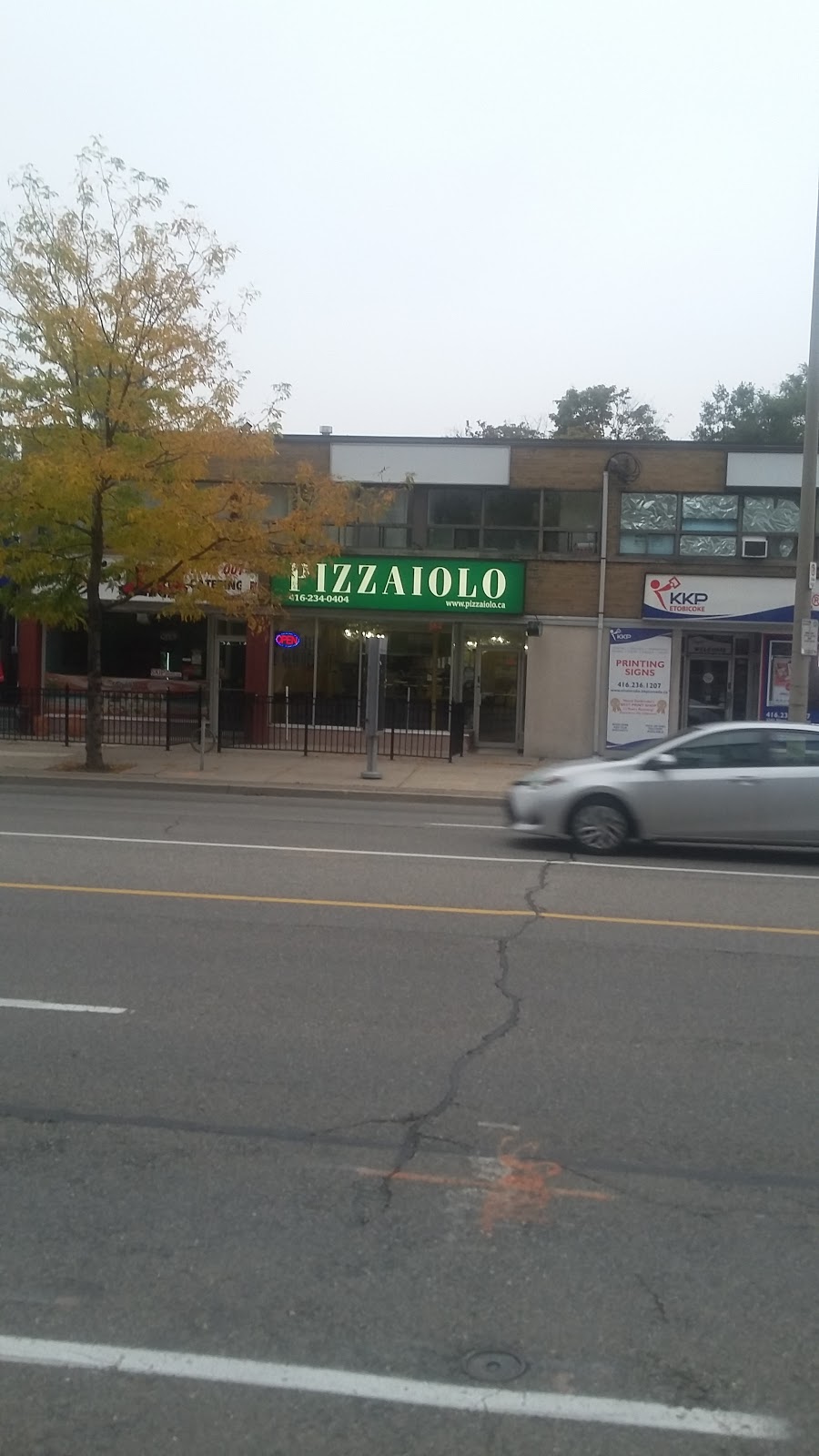 Pizzaiolo Gourmet Pizza | 3339 Bloor St W, Etobicoke, ON M8X 1E9, Canada | Phone: (416) 234-0404