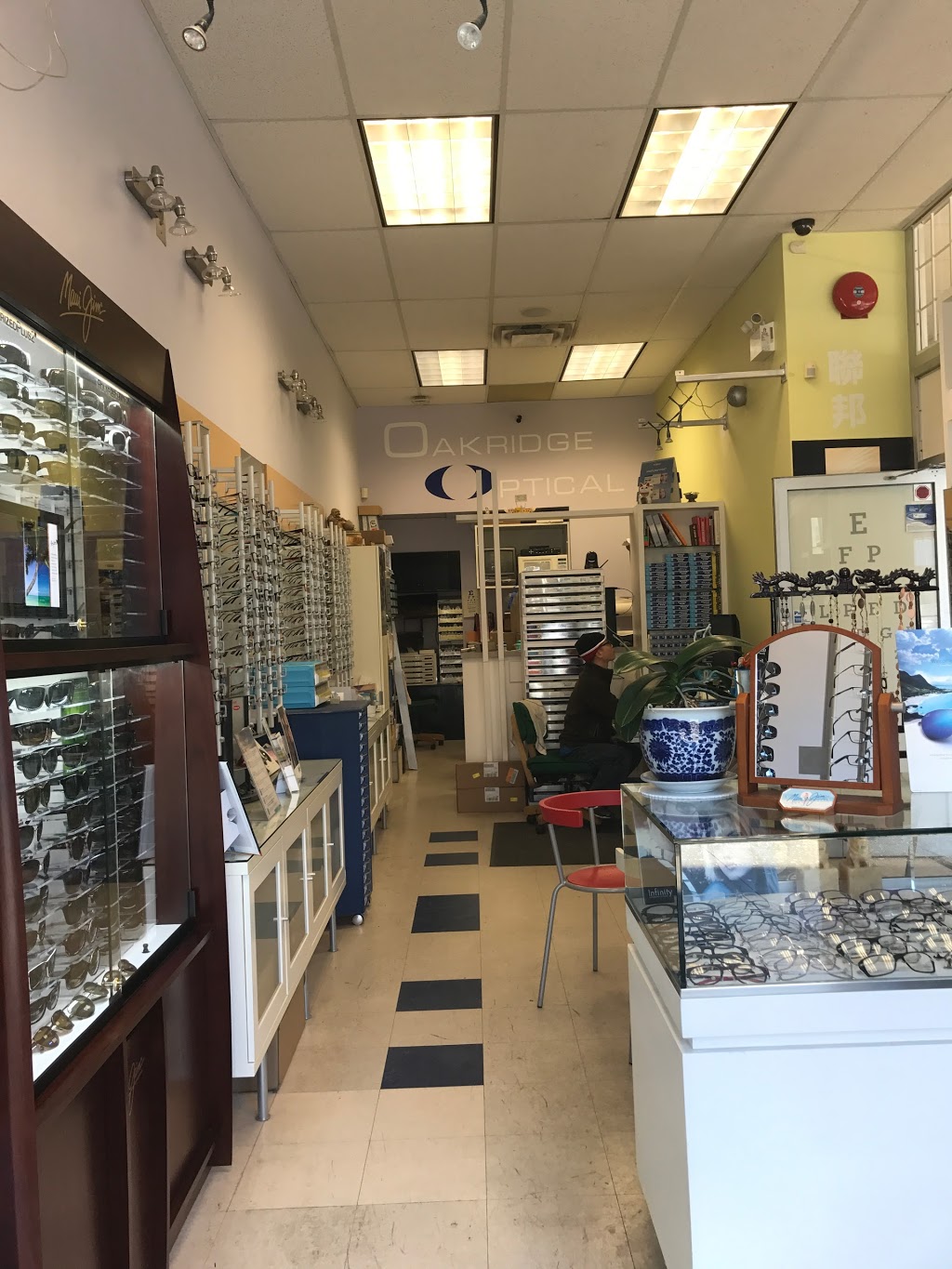 Oakridge Optical Center | 3182 Cambie St, Vancouver, BC V5Z 2W2, Canada | Phone: (604) 257-0826