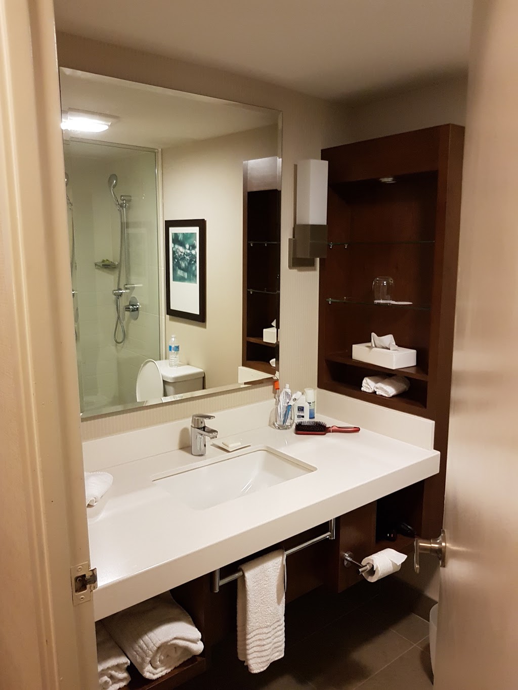 Delta Waterfront Hotel, Kingston | 1 Johnson St, Kingston, ON K7L 5H7, Canada | Phone: (613) 549-8100