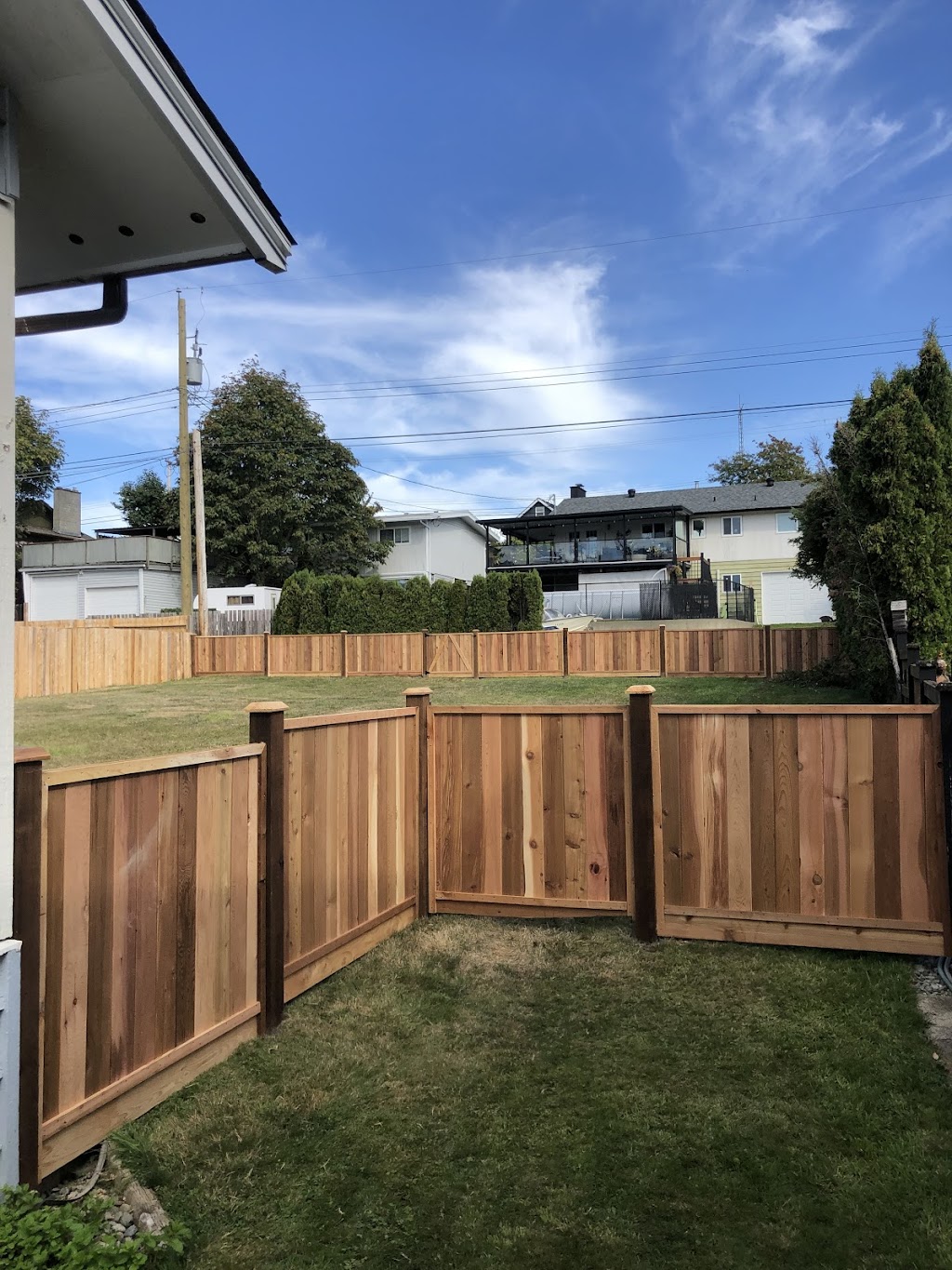 Green kings fence and landscape | 3420 Acton Rd, Qualicum Beach, BC V9K 1W3, Canada | Phone: (250) 464-0531