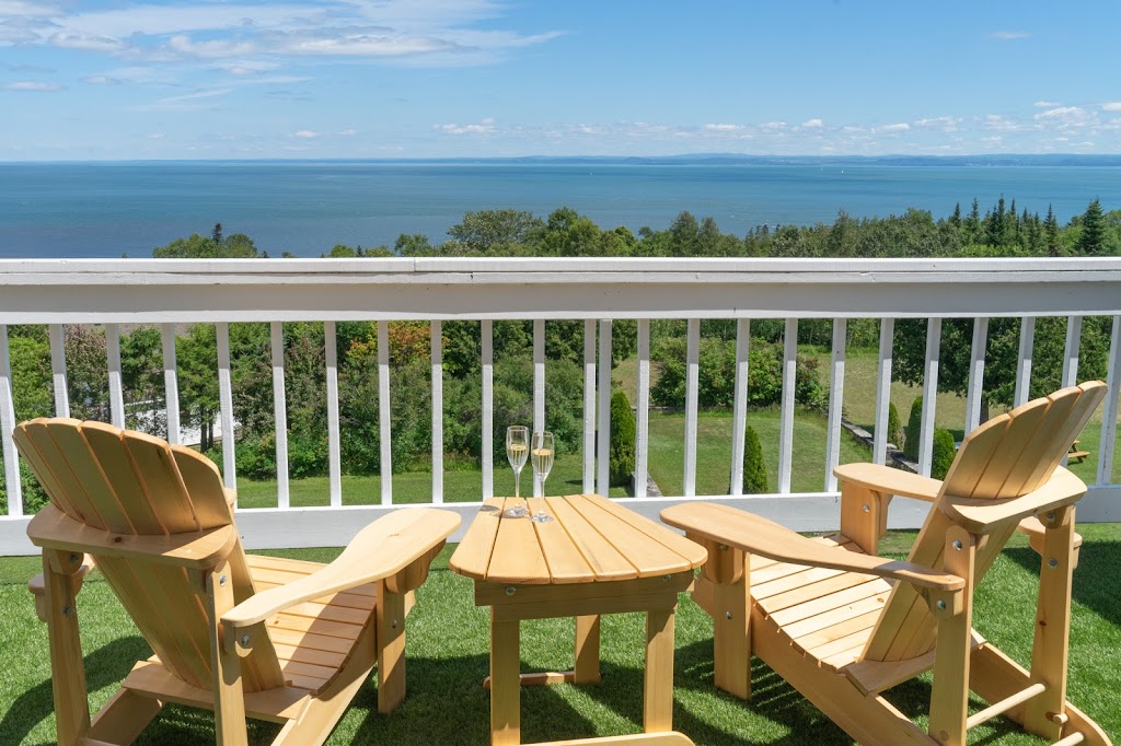 Auberge des 3 Canards | 115 Côte Bellevue, La Malbaie, QC G5A 1Y2, Canada | Phone: (418) 665-3761