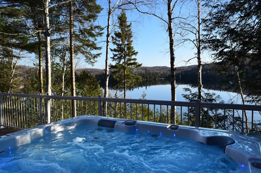 Chalet Entre Cimes et Rivage | 2920 Chem. du Lac Brûlé, Chertsey, QC J0K 3K0, Canada | Phone: (438) 869-6521