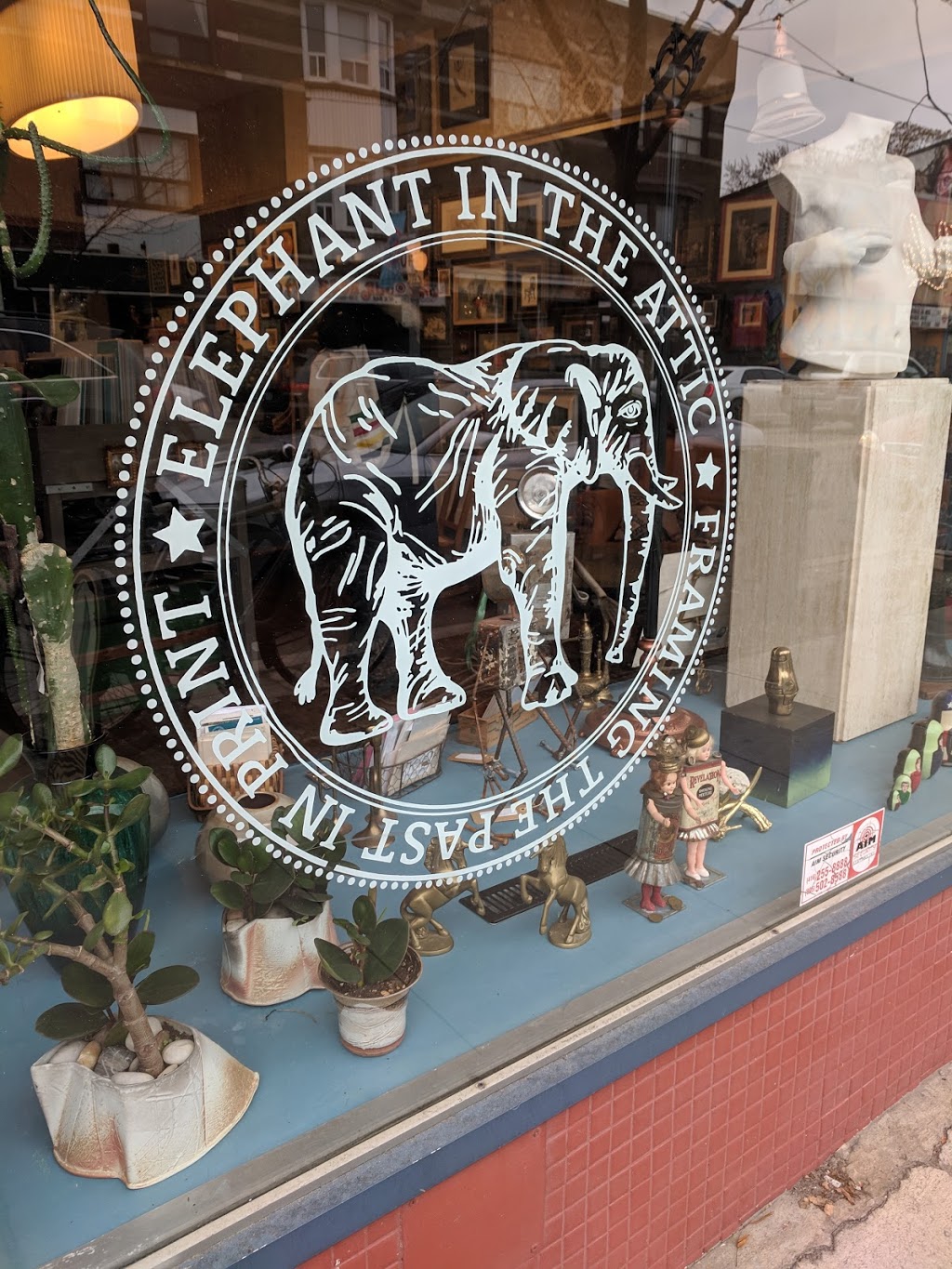 Elephant in the Attic | 1596 Dundas St W, Toronto, ON M6K 1T8, Canada | Phone: (647) 854-3351