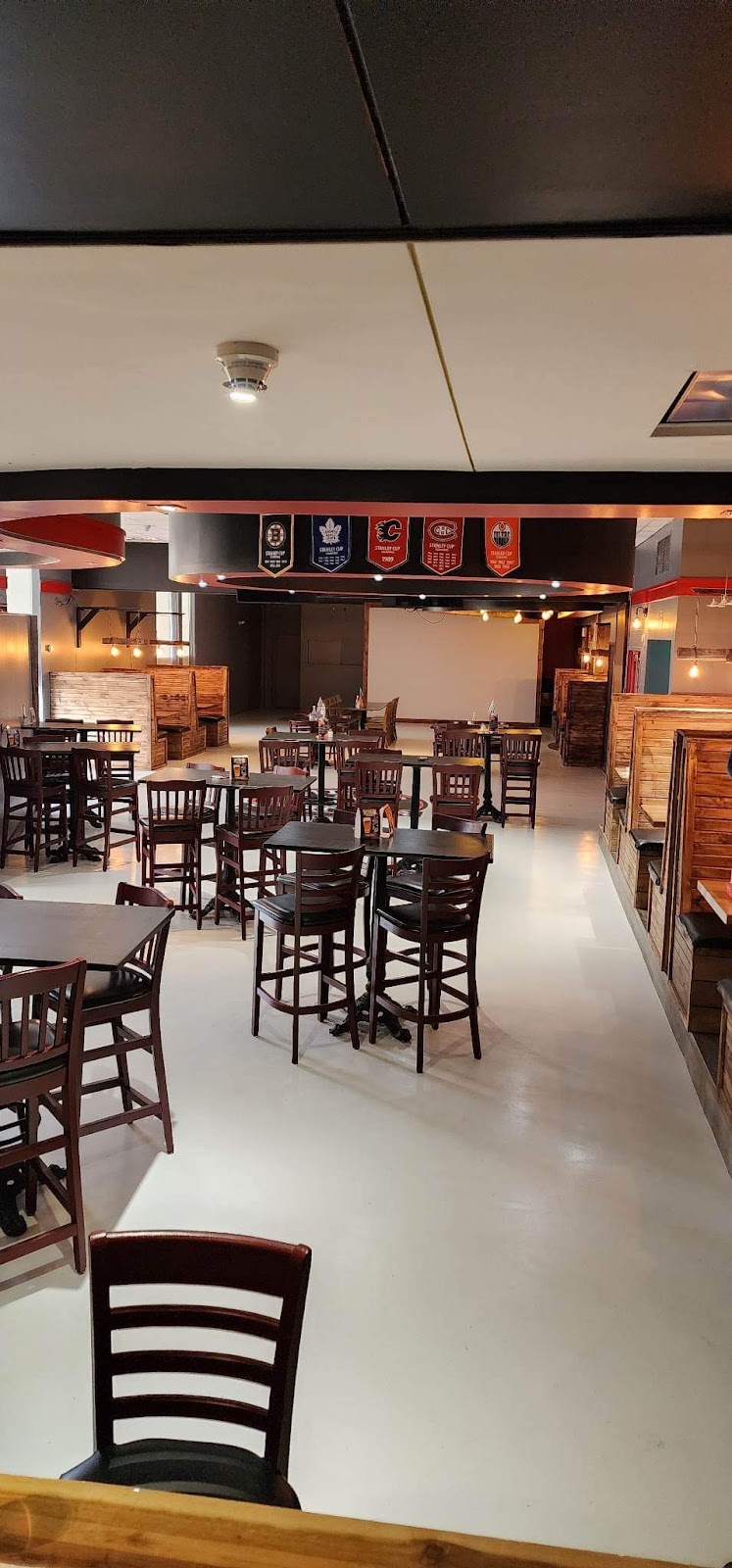 Fitzy’s 86 Sports Bar | 150 Peter St, Pembroke, ON K8A 0G3, Canada | Phone: (613) 631-0809