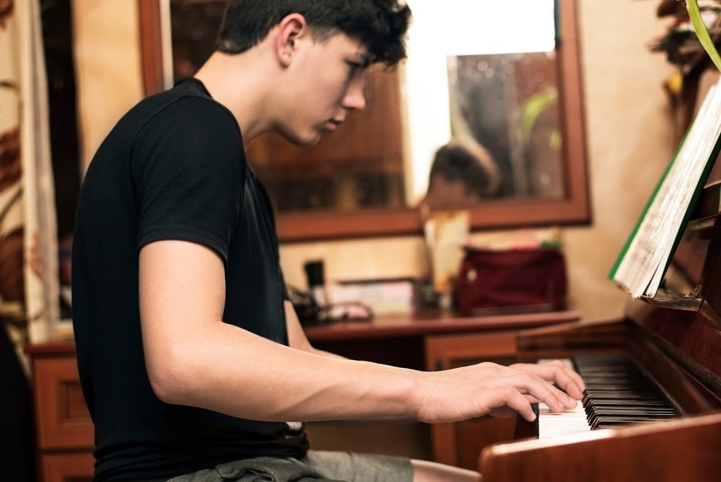 Aaron Khans Piano Studio | 650 Childs Dr Unit 21, Milton, ON L9T 3N8, Canada | Phone: (416) 418-6051