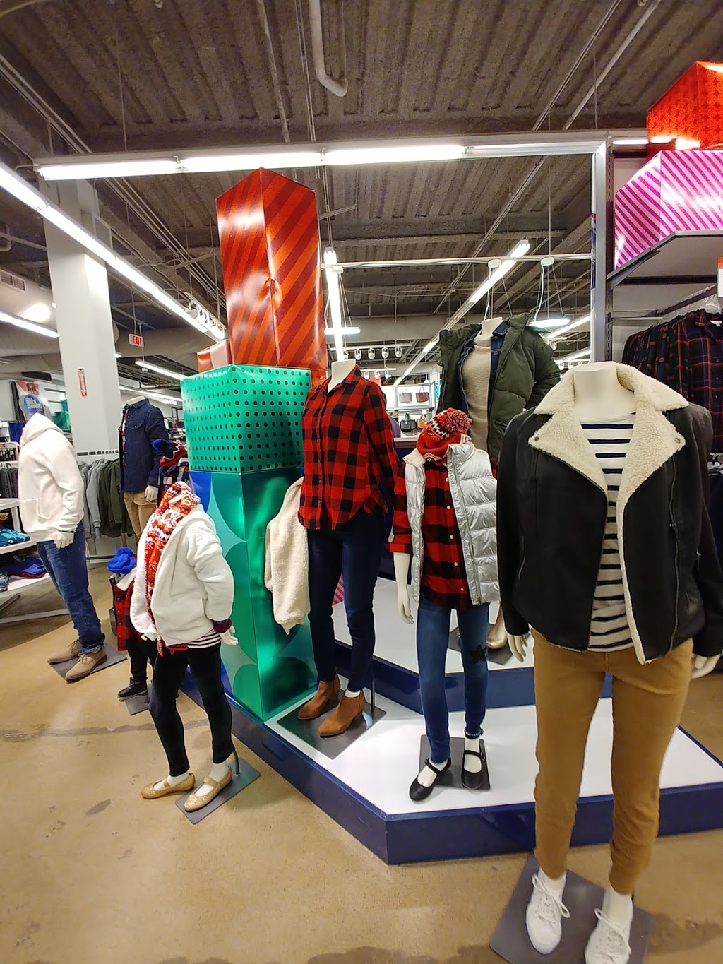 Old Navy | 777 Guelph Line, Burlington, ON L7R 3N2, Canada | Phone: (905) 681-7188