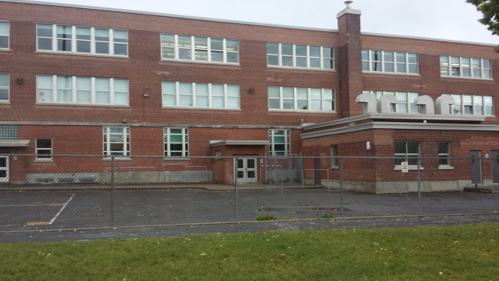 École Sainte-Bernadette-Soubirous | 6855 16e Avenue, Montréal, QC H1X 2T5, Canada | Phone: (514) 596-4166
