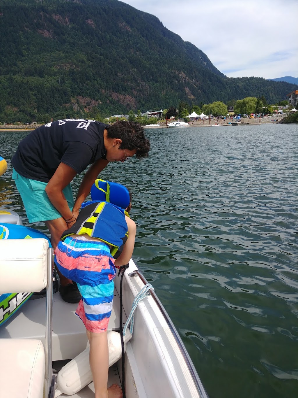 Harrison Hot Springs Marina | 102 Rockwell Dr, Harrison Hot Springs, BC V0M 1K0, Canada | Phone: (604) 796-8623