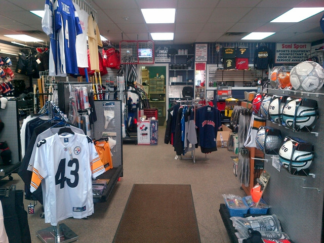 West End Sports | 875 Main St W, Hamilton, ON L8S 4P9, Canada | Phone: (905) 525-7575