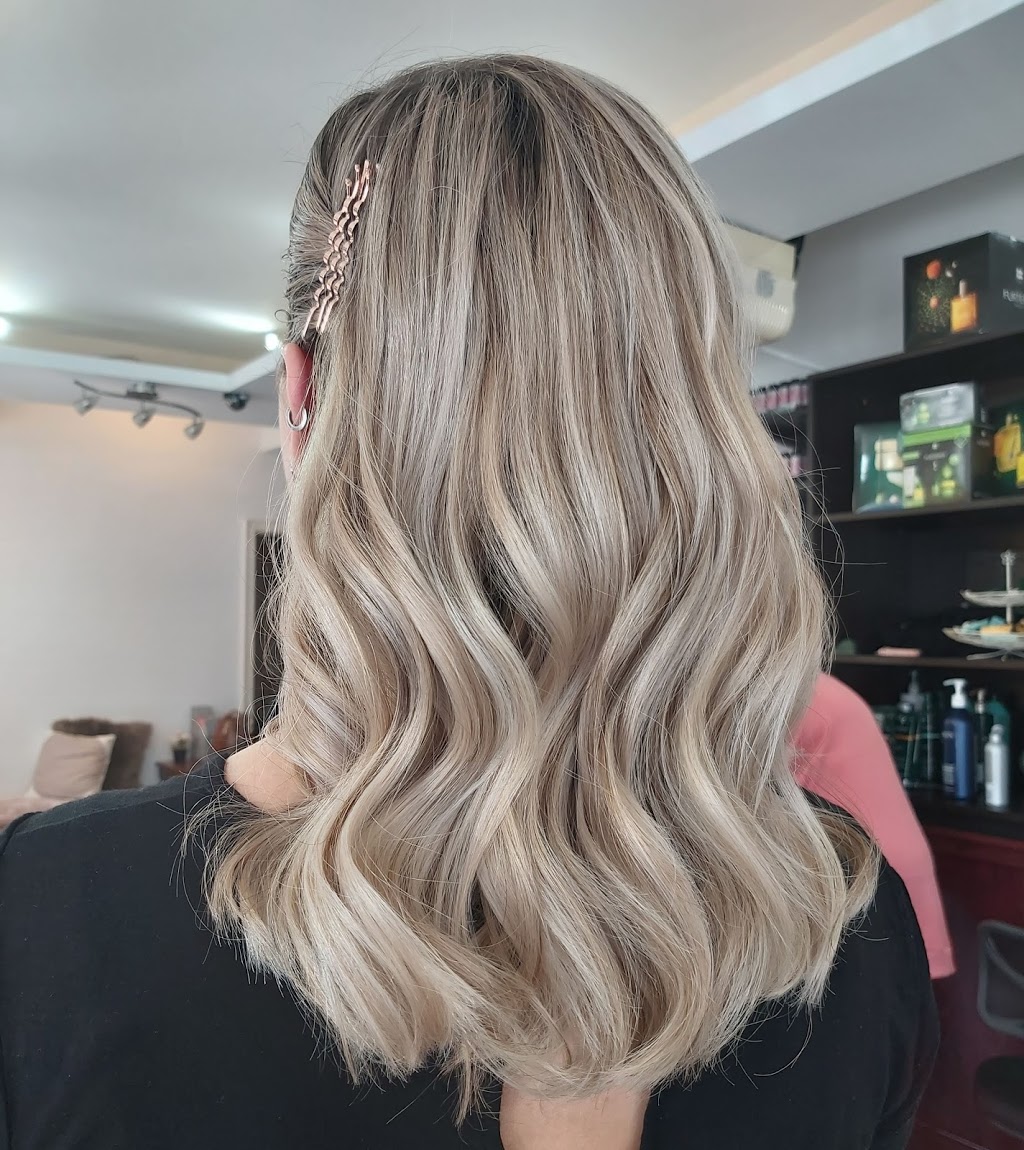 Salon Goulart | 256 Crawford St, Toronto, ON M6J 2V8, Canada | Phone: (416) 319-4839