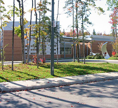 Woods Edge School | 1389 Rue des Camarades, Québec, QC G3K 2N5, Canada | Phone: (418) 686-4040