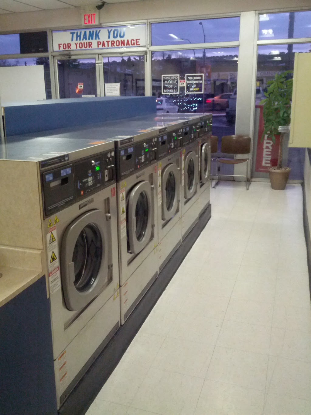 Bowness Laundromat | 6304 Bowness Rd NW, Calgary, AB T3B 0E6, Canada | Phone: (403) 460-6777