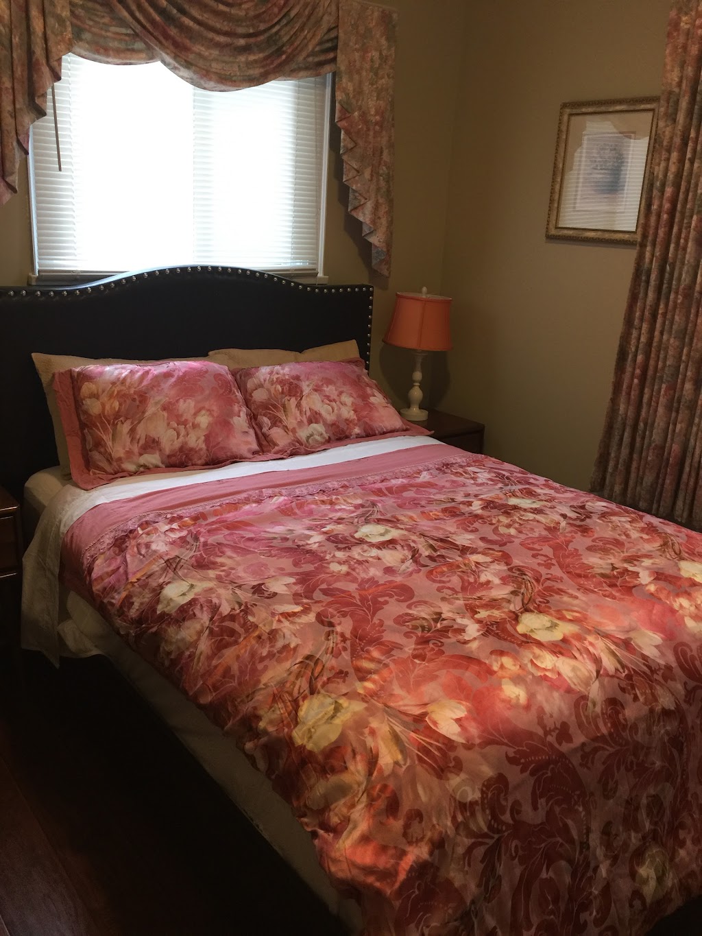 Barker House Bed and Breakfast | 46 Johnson St, Niagara-on-the-Lake, ON L0S 1J0, Canada | Phone: (437) 983-1165