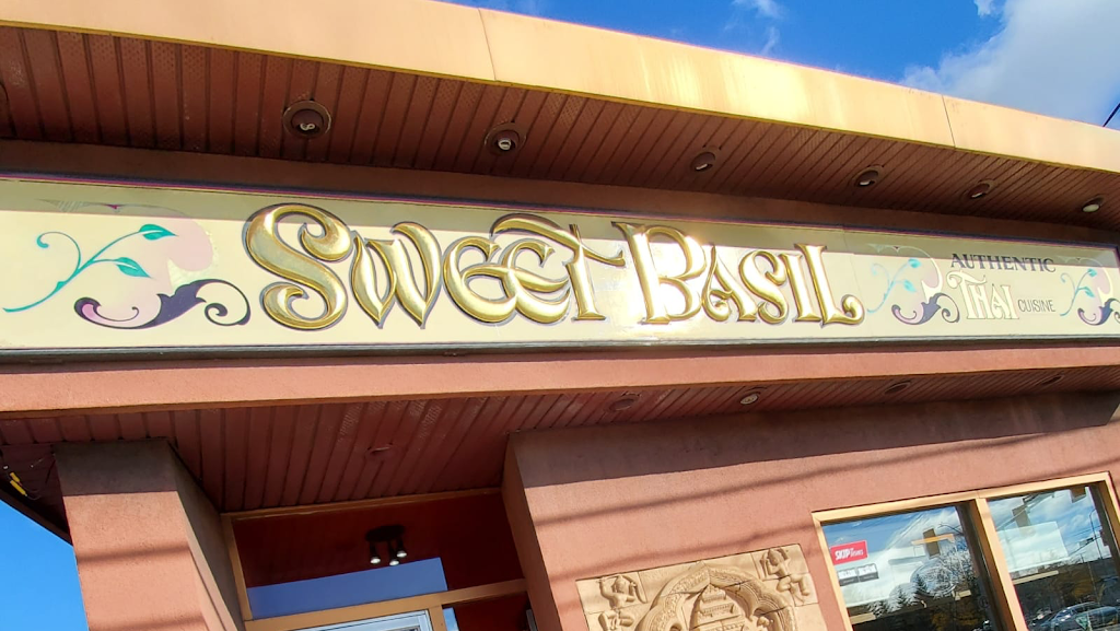 Sweet Basil Restaurant | 1585 Bank St, Ottawa, ON K1H 7Z3, Canada | Phone: (613) 731-8424