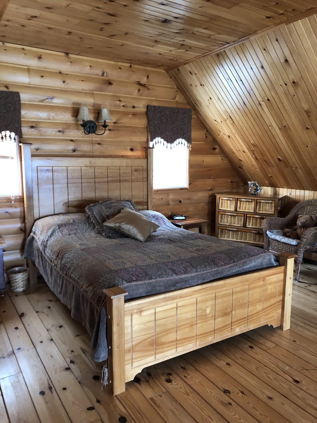 Les Chalets Garou | 1096 Rue Labbé, Saint-Ferdinand, QC G0N 1N0, Canada | Phone: (418) 428-4245