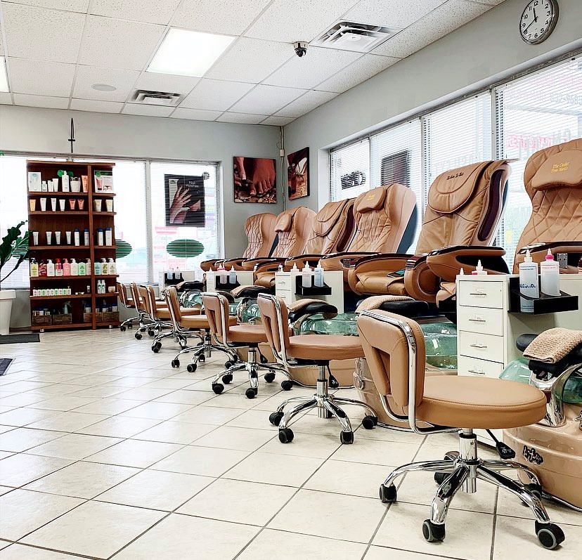 The Cedar Tree Nails Salon | 3443 Portage Ave, Winnipeg, MB R3K 0X2, Canada | Phone: (204) 832-9685