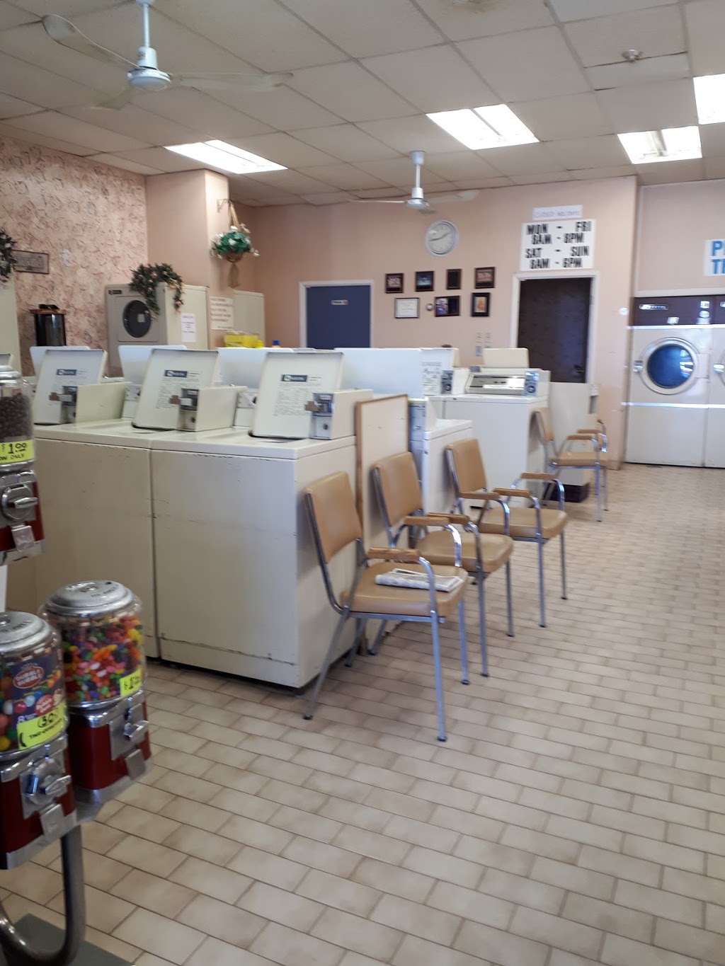 Colonial Cleaners & Laundromat | 230 Main St W, Port Colborne, ON L3K 3V5, Canada | Phone: (905) 834-5151