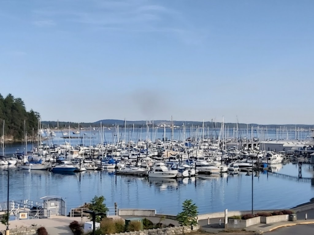 Waterfront Suites & Marina | 1000 Stewart Ave, Nanaimo, BC V9S 1V5, Canada | Phone: (250) 753-7111