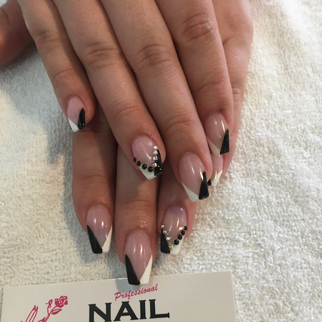 Professional Nail ( New Owner ) | 6703 Drummond Rd, Niagara Falls, ON L2G 4N8, Canada | Phone: (905) 371-3418