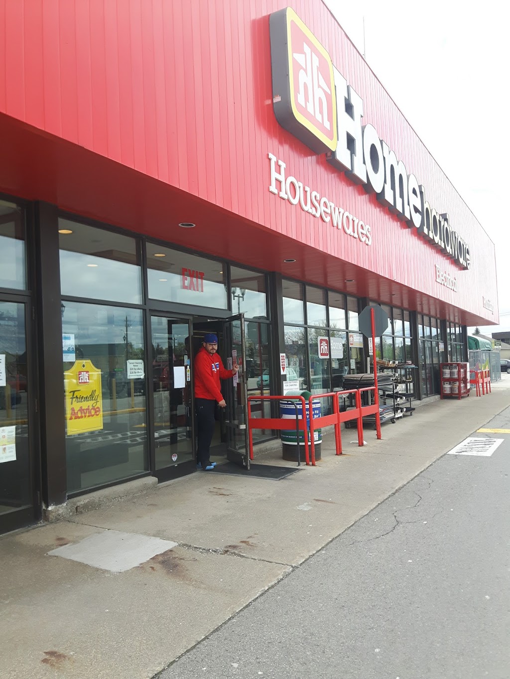 Grantham Home Hardware | Grantham Plaza, 400 Scott St, St. Catharines, ON L2M 3W4, Canada | Phone: (905) 934-9872