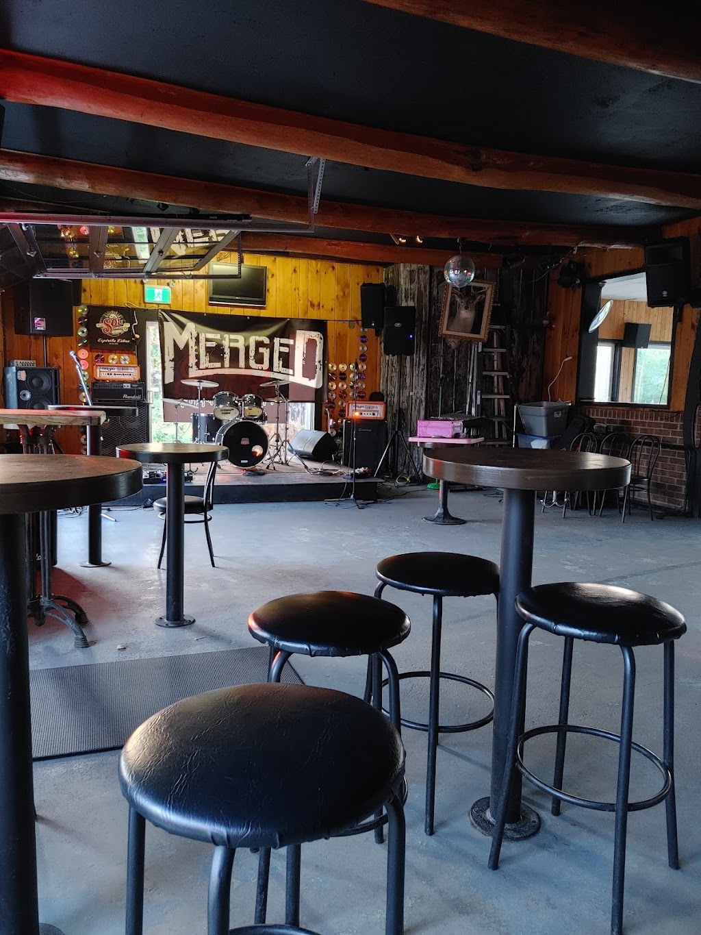 bar le camping | 1080 Rue des Bouleaux, Sainte-Eulalie, QC G0Z 1E0, Canada | Phone: (873) 383-3025