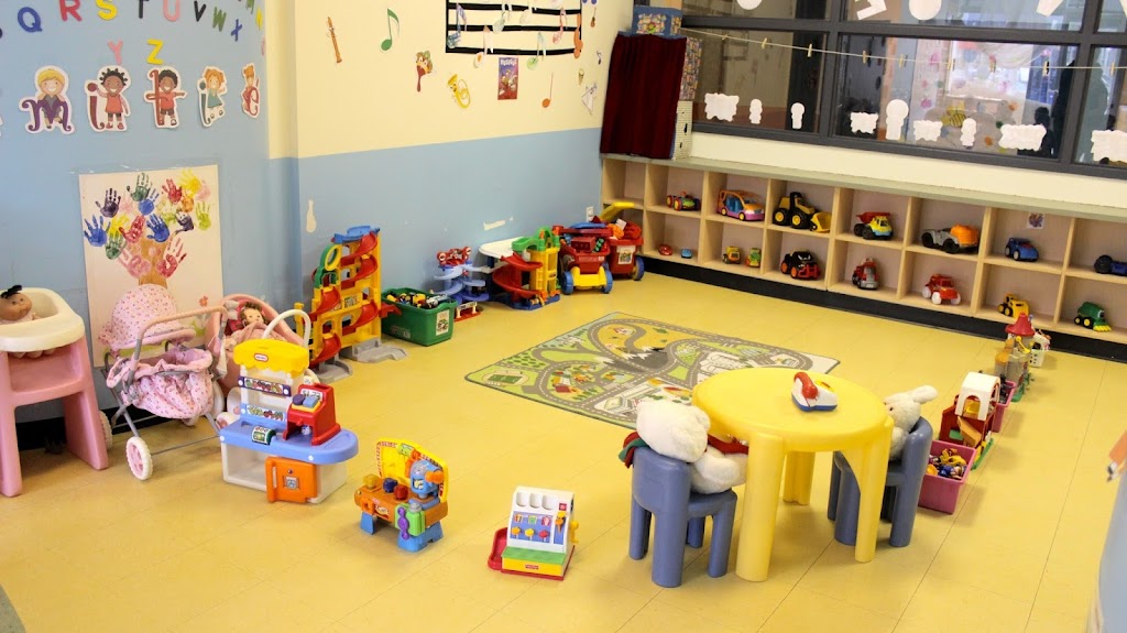 Nursery Les Premiers Pas -Daycare Ndg | 5615 Chem. de la Côte-Saint-Luc, Montréal, QC H3X 2C9, Canada | Phone: (514) 489-0117