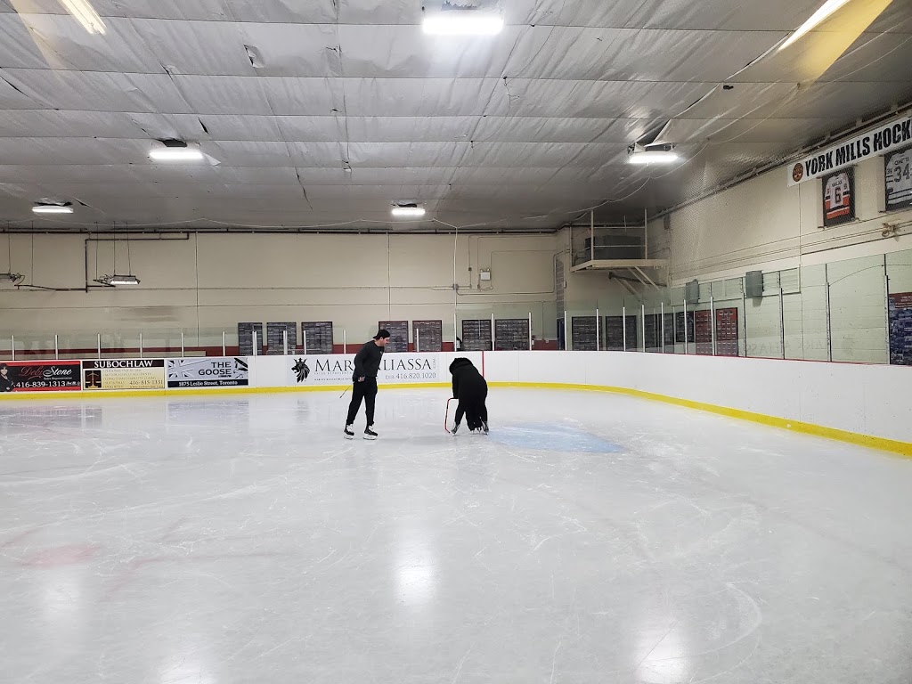 York Mills Arena | 2539 Bayview Ave, North York, ON M2L 2Y4, Canada | Phone: (416) 395-7844