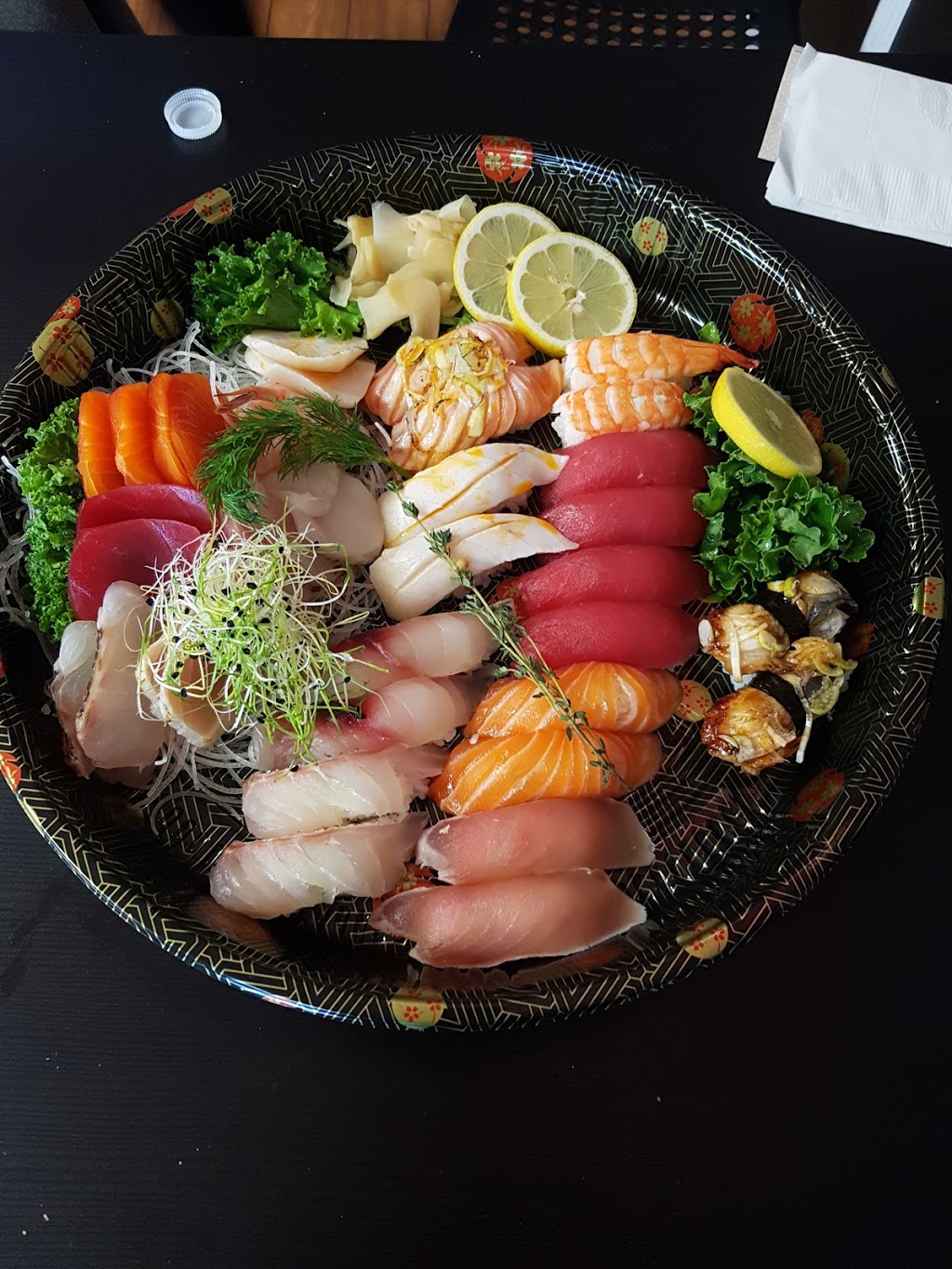 Sumo Boi Sushi | 5324 Dundas St W #1, Etobicoke, ON M9B 1B4, Canada | Phone: (416) 231-7459