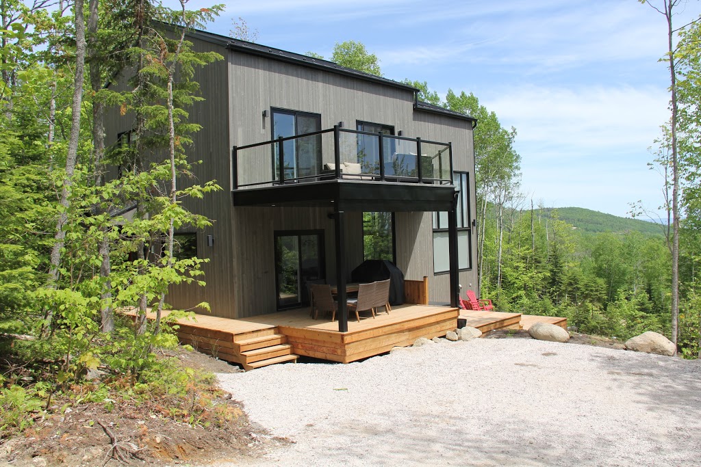 Chalet Equinox | 17 Chemin Gabrielle Roy, Petite-Rivière-Saint-François, QC G0A 2L0, Canada | Phone: (833) 354-6659