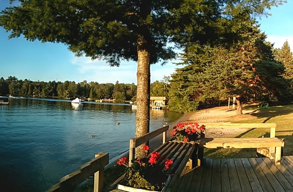 Bookers Clear Lake Cottages | 3 Moss Ln, Emsdale, ON P0A 1J0, Canada | Phone: (705) 636-5354