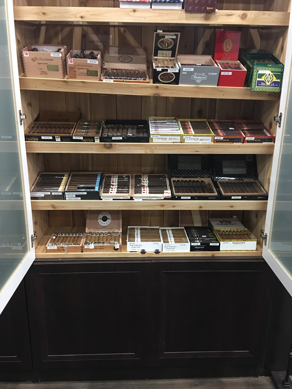 RC Smoke and Gifts | 20 Clair Rd W Unit 6, Guelph, ON N1L 0A8, Canada | Phone: (519) 836-3255