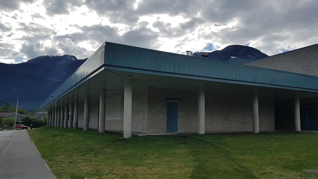 Howe Sound Secondary School | 38430 Buckley Ave, Squamish, BC V8B 0A1, Canada | Phone: (604) 892-5261