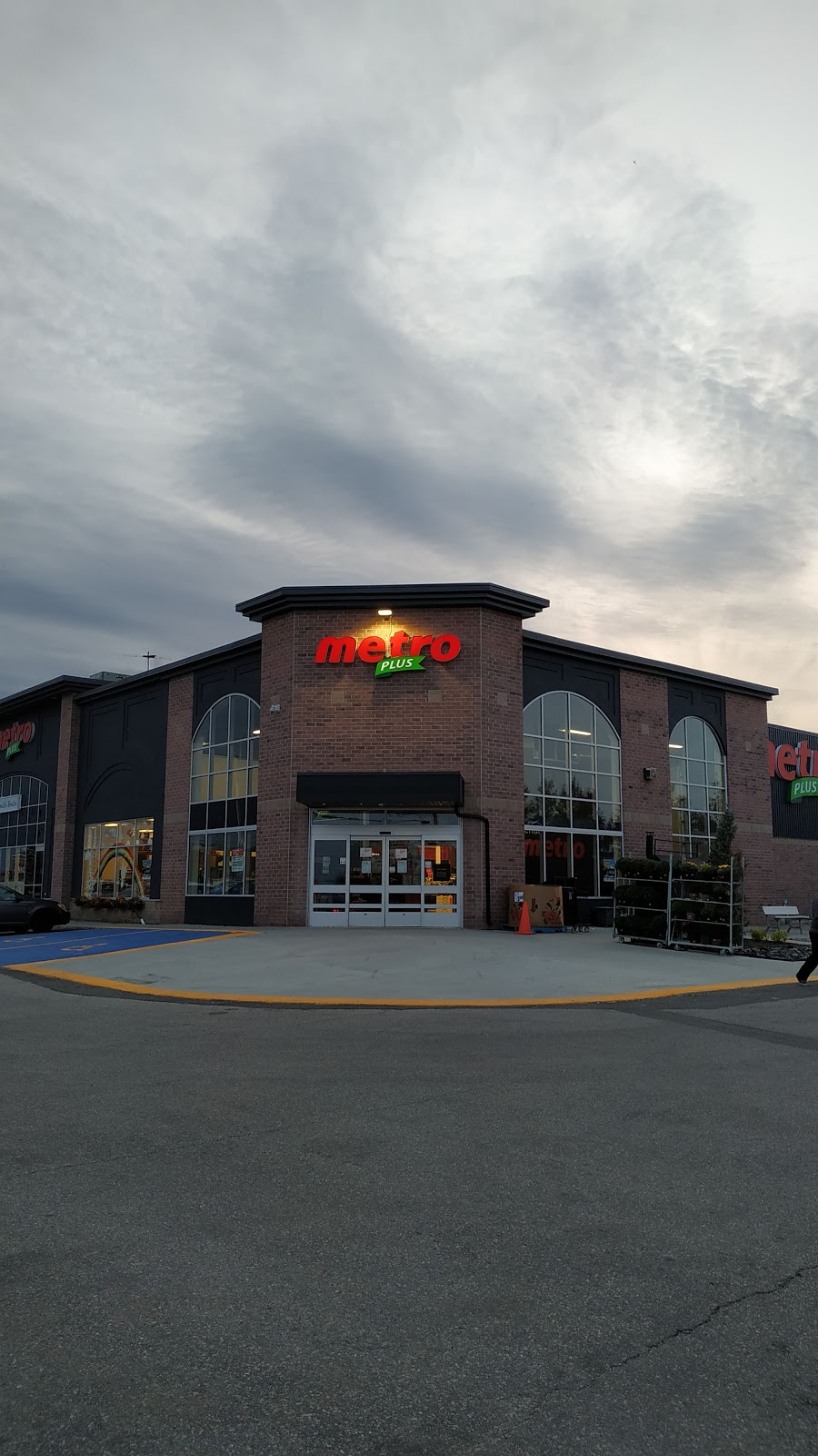 Metro Plus Boutin Dolbeau-Mistassini | 99 8e Av, Dolbeau-Mistassini, QC G8L 1Z1, Canada | Phone: (418) 276-0361