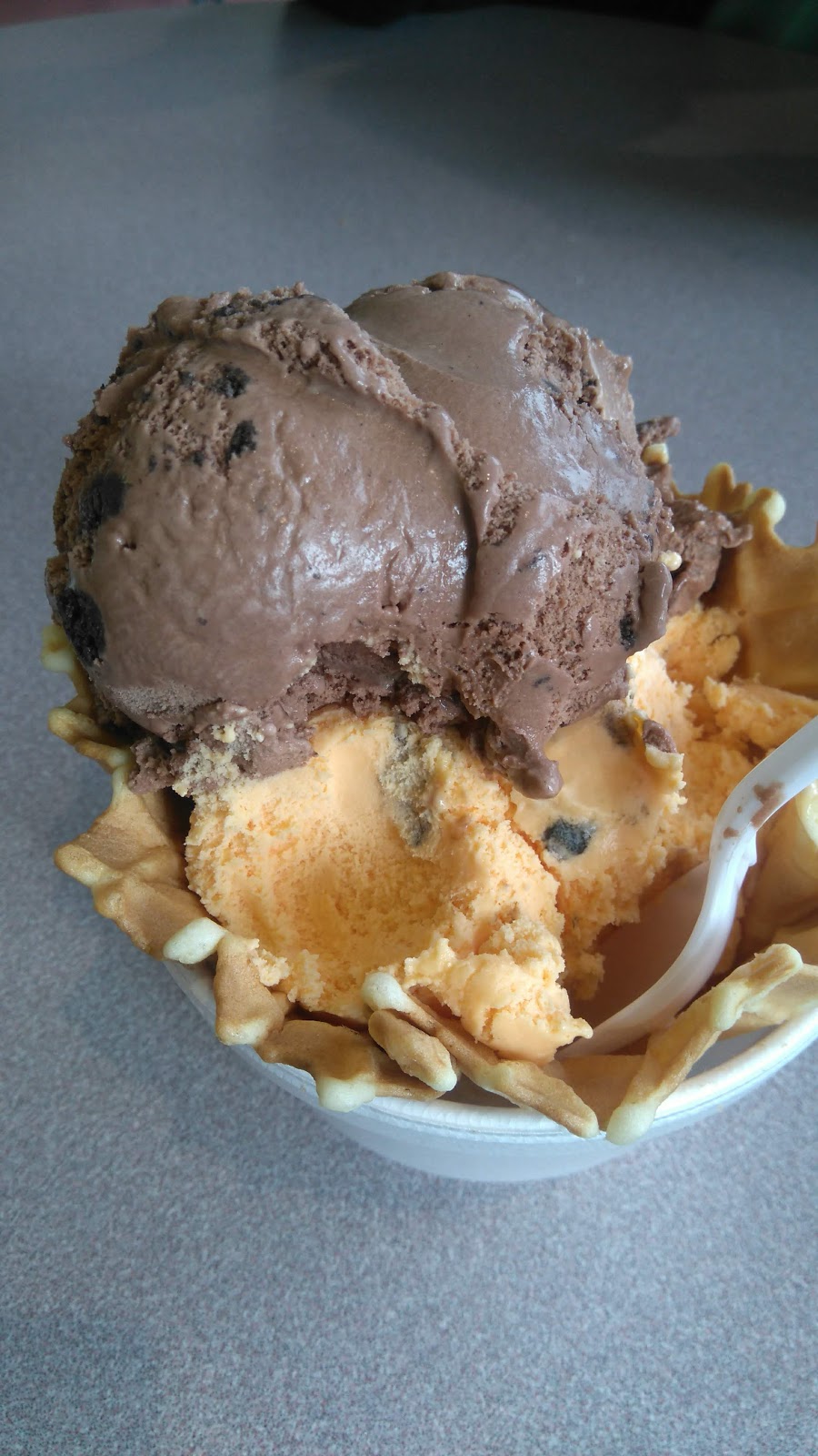 LICS - Leavitts Ice Cream Shop | 3410 3 Ave NW, Calgary, AB T2N 0M2, Canada | Phone: (403) 283-3578