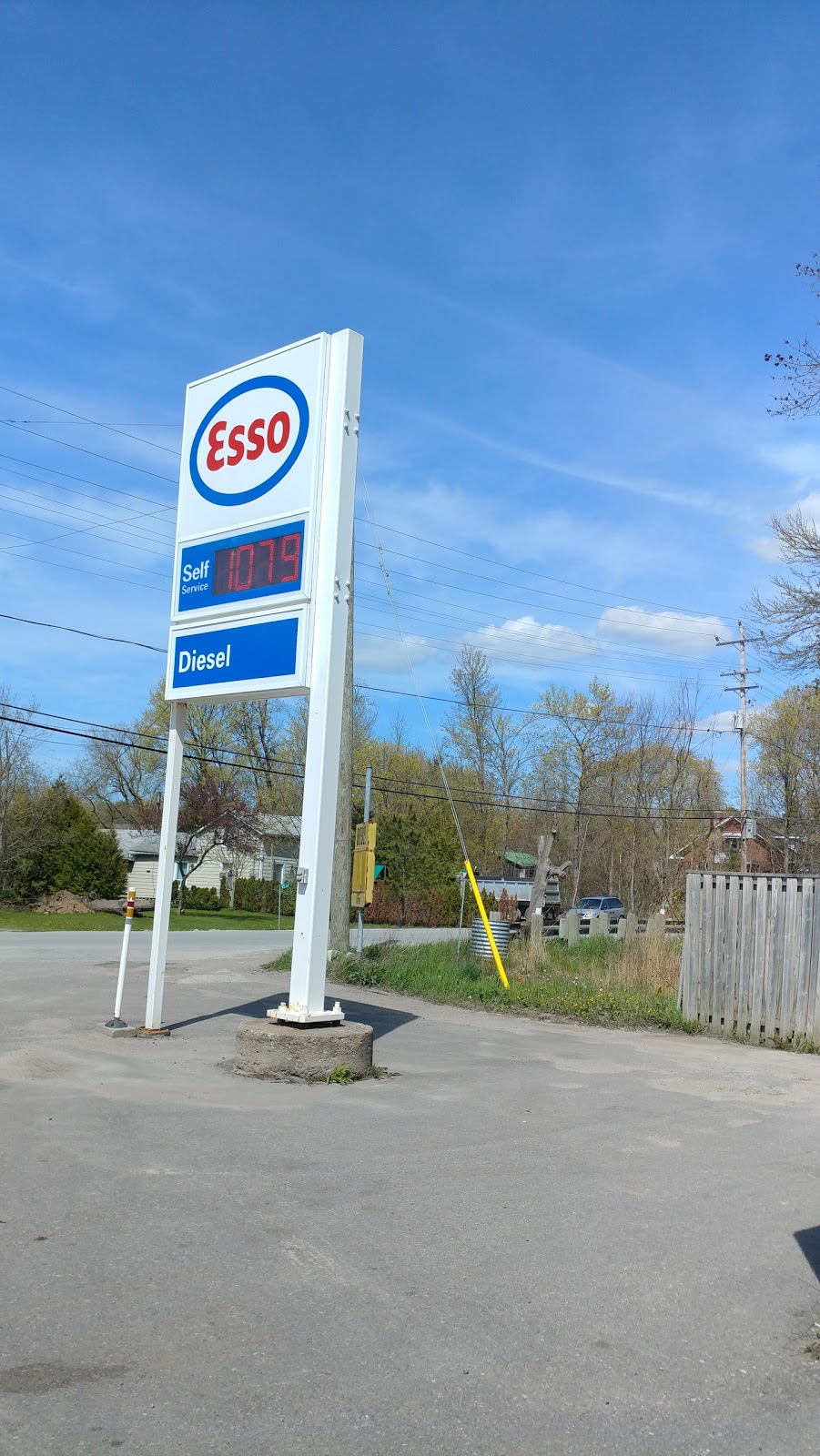 Esso | 4545 Lloydtown-Aurora Rd, King, ON L7B 0E1, Canada | Phone: (905) 939-2690