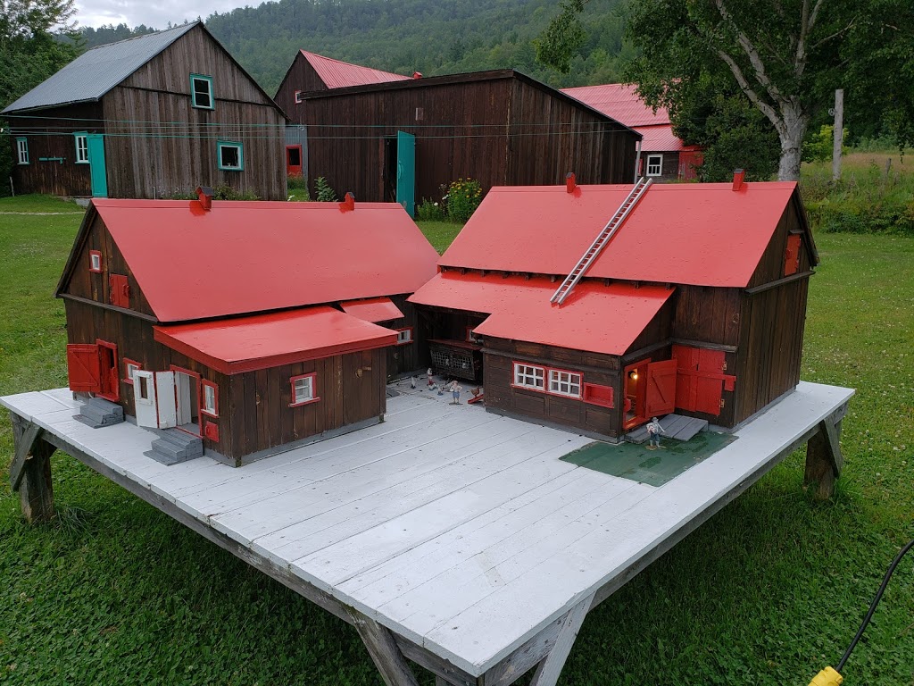 Les petites maisons dYvon Perron | 7 Chemin de Cap aux Oies, Les Éboulements, QC G0A 2M0, Canada | Phone: (418) 635-2695