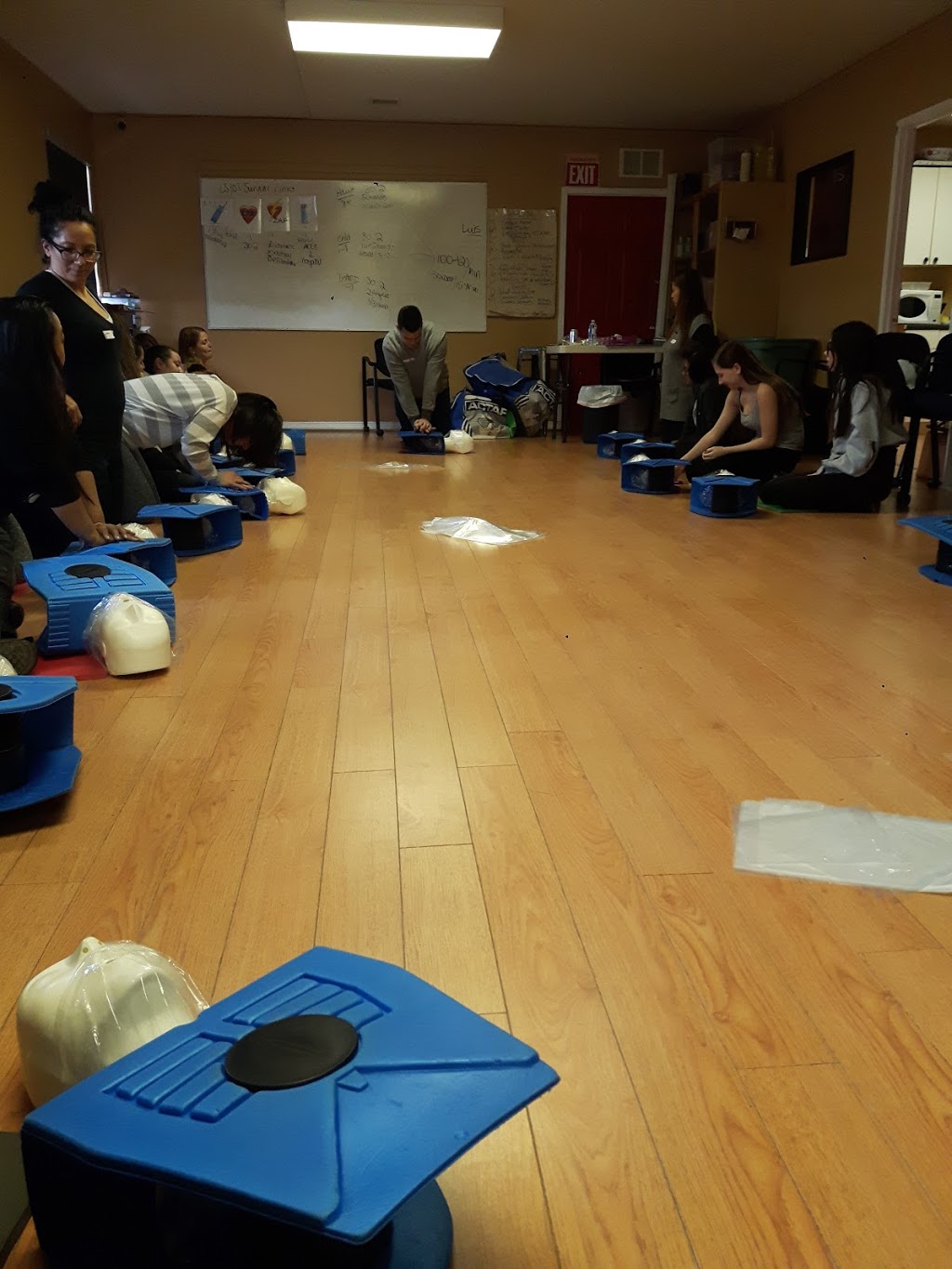 Lifesaver 101 First Aid & CPR Training | 5324 Dundas St W, Etobicoke, ON M9B 1B4, Canada | Phone: (416) 538-5900