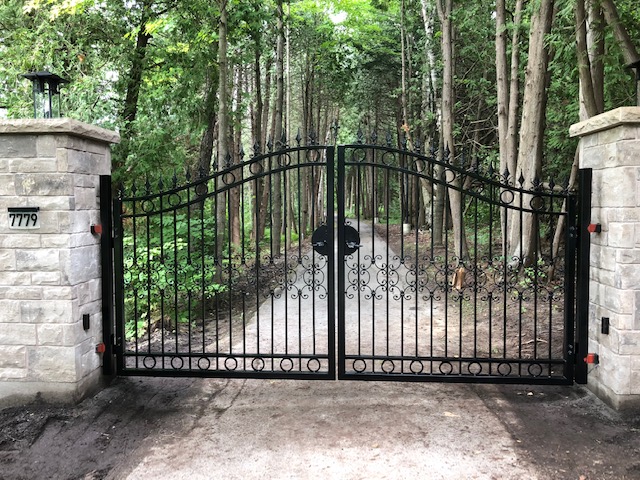 Cougar Iron | High Quality Wrought Iron Fencing | 22115 Catering Rd, Queensville, ON L0G 1R0, Canada | Phone: (905) 726-9313