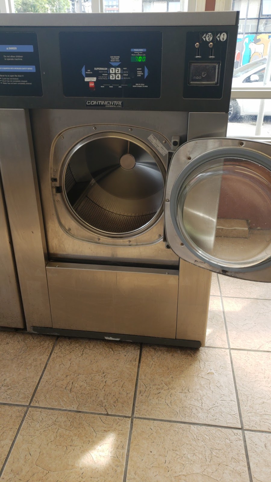 Papas Laundromat | 345 Dundas St E, Toronto, ON M5A 2T3, Canada | Phone: (647) 247-7497