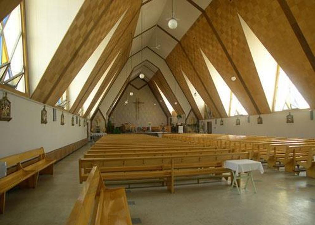 Holy Cross Church | 179 Rue de lÉglise, Tadoussac, QC G0T 2A0, Canada | Phone: (418) 235-4324