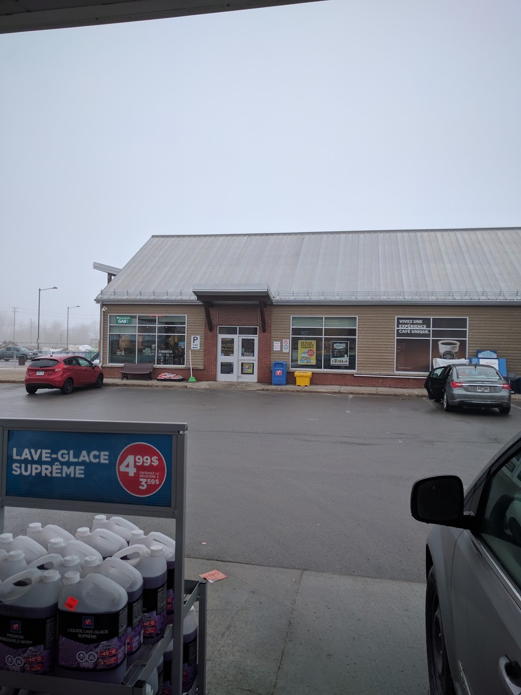 ESSO COUCHE-TARD | 420 Chemin J.-René-Gauthier, Rigaud, QC J0P 1P0, Canada | Phone: (450) 451-1254